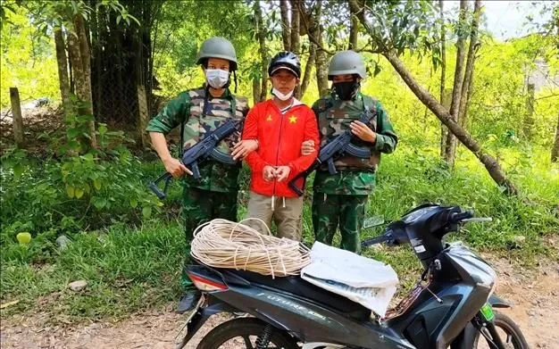 Vận chuyển 150m dây cháy chậm, một đối tượng bị khởi tố Vận chuyển 150m dây cháy chậm, một đối tượng bị khởi tố