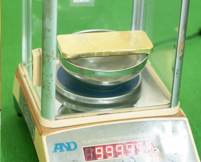 Vận chuyển gần 1 kg vàng lậu để nhận tiền công 700.000 đồng Vận chuyển gần 1 kg vàng lậu để nhận tiền công 700.000 đồng