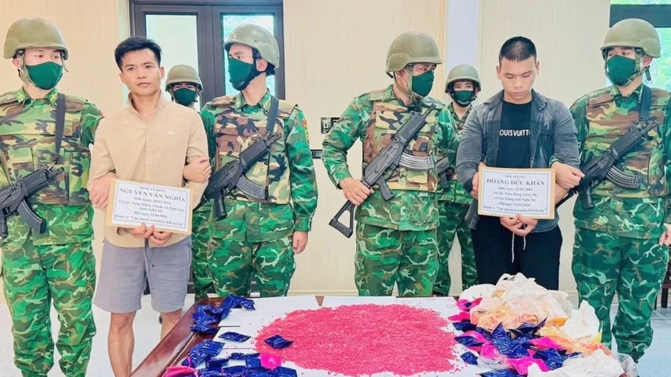 Vận chuyển thuê ba lô chứa 24.000 viên hồng phiến lấy 30 triệu thì bị bắt Vận chuyển thuê ba lô chứa 24.000 viên hồng phiến lấy 30 triệu thì bị bắt