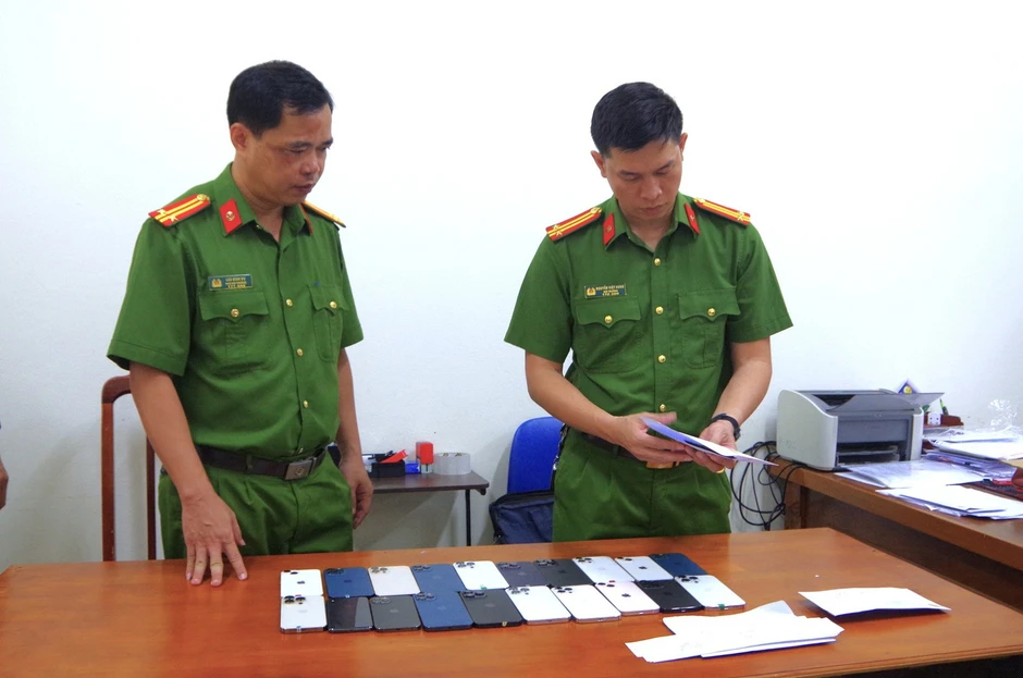 Vào cửa hàng cướp 40 điện thoại, ép bà bầu chuyển tiền qua tài khoản Vào cửa hàng cướp 40 điện thoại, ép bà bầu chuyển tiền qua tài khoản