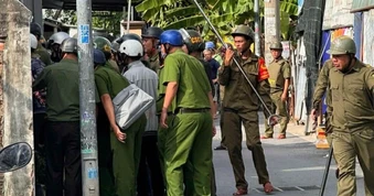 Vây bắt kẻ chém người rồi cố thủ trong nhà trọ ở TPHCM