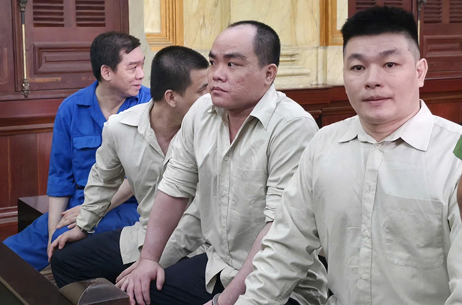 Vay nóng với lãi suất ‘cắt cổ’, hai giám đốc ngân hàng phải cầu cứu cảnh sát Vay nóng với lãi suất ‘cắt cổ’, hai giám đốc ngân hàng phải cầu cứu cảnh sát