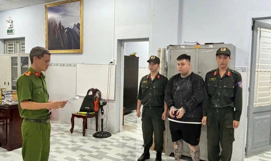 Vay tiền không trả còn mua súng bắn chủ nợ 3 phát đạn Vay tiền không trả còn mua súng bắn chủ nợ 3 phát đạn