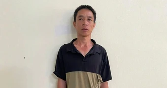 Về nhà lấy dao đâm bạn cùng thôn vì mâu thuẫn trong đám tang