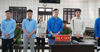 Vẽ sàn chứng khoán ảo, thao túng thắng thua để ‘lùa’ nhà đầu tư mất 23 tỉ