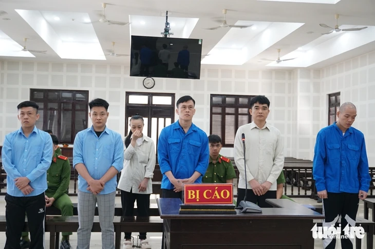 Vẽ sàn chứng khoán ảo, thao túng thắng thua để ‘lùa’ nhà đầu tư mất 23 tỉ Vẽ sàn chứng khoán ảo, thao túng thắng thua để ‘lùa’ nhà đầu tư mất 23 tỉ