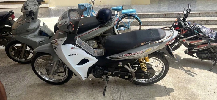 Vi phạm giao thông rồi bỏ chạy vào rừng, để lại chiếc xe bị trộm hơn 1 năm trước Vi phạm giao thông rồi bỏ chạy vào rừng, để lại chiếc xe bị trộm hơn 1 năm trước