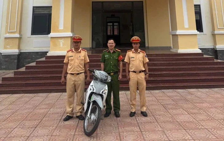 Vi phạm giao thông rồi bỏ chạy vào rừng, để lại chiếc xe bị trộm hơn 1 năm trước Vi phạm giao thông rồi bỏ chạy vào rừng, để lại chiếc xe bị trộm hơn 1 năm trước