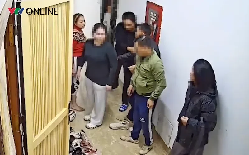 Vì sao người thân của người phụ nữ hành hung hàng xóm ở chung cư không bị xử lý Vì sao người thân của người phụ nữ hành hung hàng xóm ở chung cư không bị xử lý