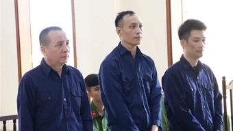 Vì sao nguyên Tổng Giám đốc Công ty CP Hạ tầng khu công nghiệp Cần Thơ hầu tòa?