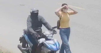 Video ghi hình ảnh một phụ nữ cướp giật tiệm vàng ở Hà Tĩnh
