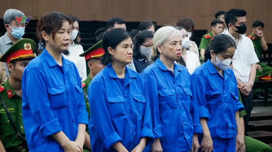 Viện Kiểm sát đề nghị 12-13 năm tù đối với cựu Thứ trưởng Nguyễn Bá Hoan về tội nhận hối lộ Viện Kiểm sát đề nghị 12-13 năm tù đối với cựu Thứ trưởng Nguyễn Bá Hoan về tội nhận hối lộ