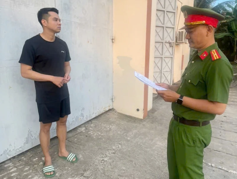 Vĩnh Long: Bắt bị can có lệnh truy nã đặc biệt về hành vi giết người Vĩnh Long: Bắt bị can có lệnh truy nã đặc biệt về hành vi giết người