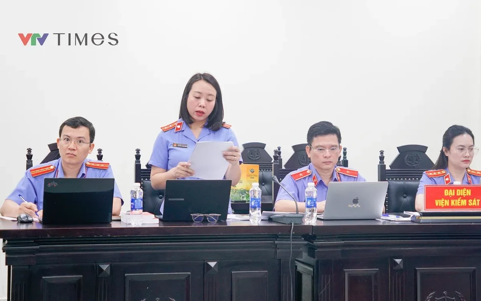 VKS đề nghị 23-26 năm tù với Giám đốc Herbitech trong vụ làm giả hàng triệu sản phẩm bảo vệ sức khỏe VKS đề nghị 23-26 năm tù với Giám đốc Herbitech trong vụ làm giả hàng triệu sản phẩm bảo vệ sức khỏe