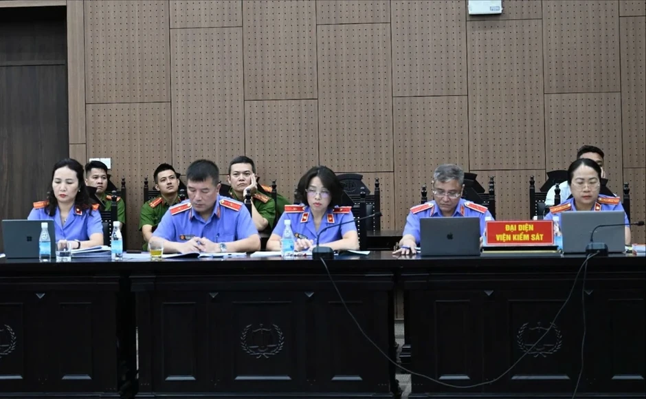 VKS đối đáp vụ cựu bộ trưởng Nguyễn Thị Kim Tiến: “Cỏ mọc quanh bệnh viện”, người dân bức xúc VKS đối đáp vụ cựu bộ trưởng Nguyễn Thị Kim Tiến: “Cỏ mọc quanh bệnh viện”, người dân bức xúc