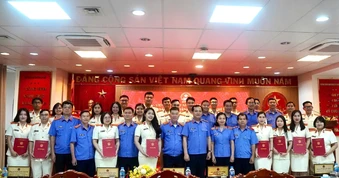 VKSND TP.HCM trao quyết định bổ nhiệm 23 kiểm sát viên sơ cấp