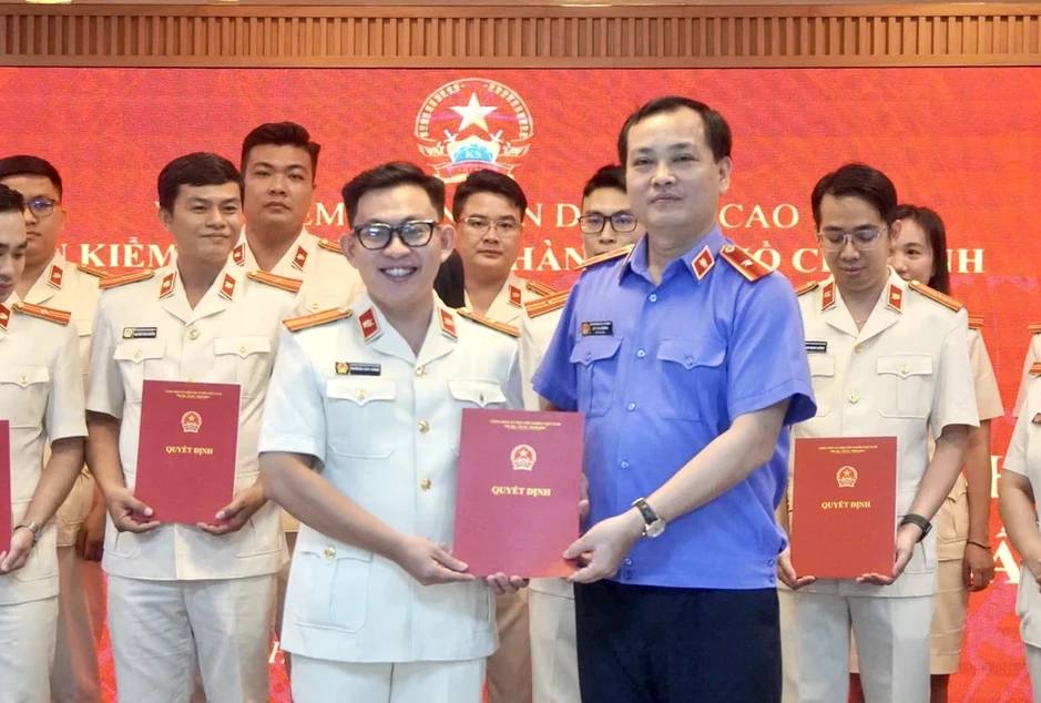 VKSND TP.HCM trao quyết định bổ nhiệm 23 kiểm sát viên sơ cấp VKSND TP.HCM trao quyết định bổ nhiệm 23 kiểm sát viên sơ cấp