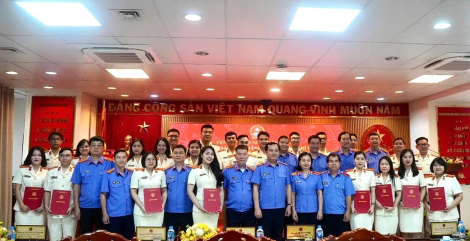 VKSND TP.HCM trao quyết định bổ nhiệm 23 kiểm sát viên sơ cấp VKSND TP.HCM trao quyết định bổ nhiệm 23 kiểm sát viên sơ cấp