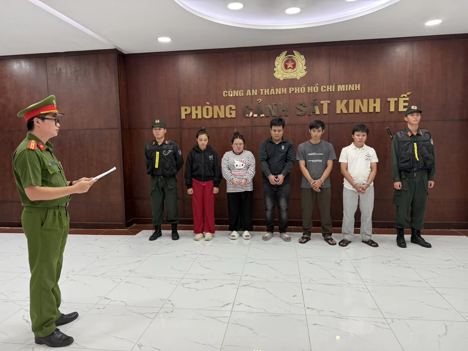 Vợ chồng 9X điều hành đường dây dép giả thu lợi khủng