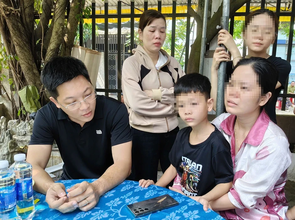 Vợ con chết lặng trước tin tài xế taxi bị sát hại ở Quảng Trị Vợ con chết lặng trước tin tài xế taxi bị sát hại ở Quảng Trị