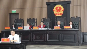 Vợ của cựu Phó Cục trưởng đang bị truy nã giúp chồng khắc phục toàn bộ hậu quả