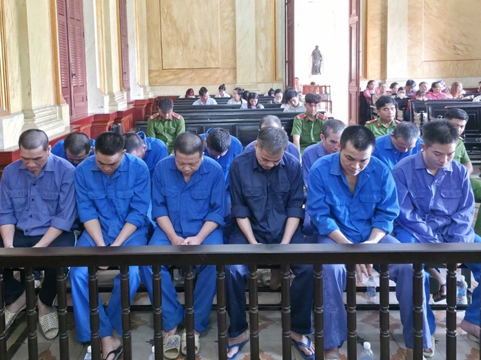Vụ 12 bảo vệ Khu Công nghệ cao "bảo kê" xe quá tải: Quan điểm của VKSND TPHCM Vụ 12 bảo vệ Khu Công nghệ cao "bảo kê" xe quá tải: Quan điểm của VKSND TPHCM