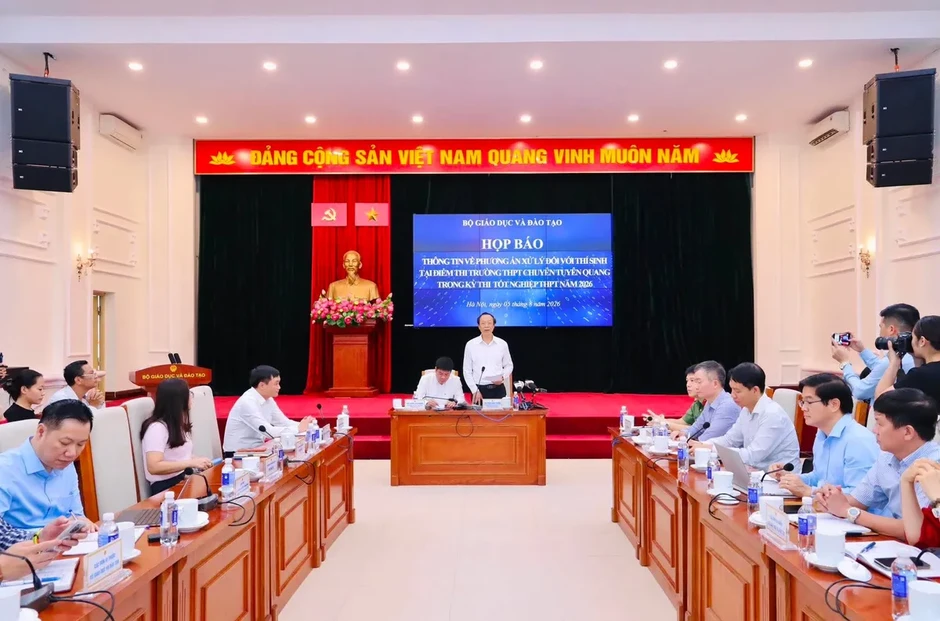 Vụ 147 điểm 10 môn Toán tại Trường THPT chuyên Tuyên Quang: Khởi tố 29 bị can Vụ 147 điểm 10 môn Toán tại Trường THPT chuyên Tuyên Quang: Khởi tố 29 bị can