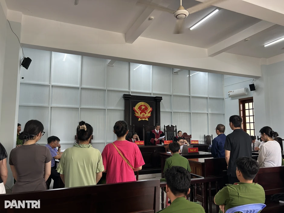 Vụ án ma túy ở karaoke Crown: Xin hưởng án treo vì là mẹ đơn thân Vụ án ma túy ở karaoke Crown: Xin hưởng án treo vì là mẹ đơn thân