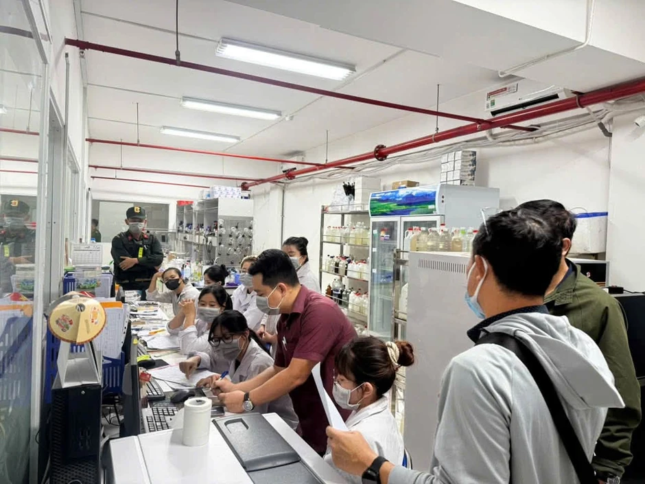 Vụ bắt hàng loạt giám đốc, phó giám đốc ở TPHCM: 250 CBCS khám xét, thu 288 thùng tài liệu, 163 CPU Vụ bắt hàng loạt giám đốc, phó giám đốc ở TPHCM: 250 CBCS khám xét, thu 288 thùng tài liệu, 163 CPU
