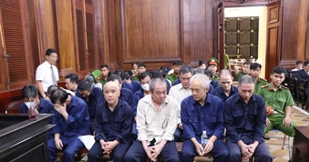 Vụ cấp khống hơn 16.000 chứng chỉ đào tạo lái xe: Hoãn phiên tòa để xác minh thông tin của bị cáo