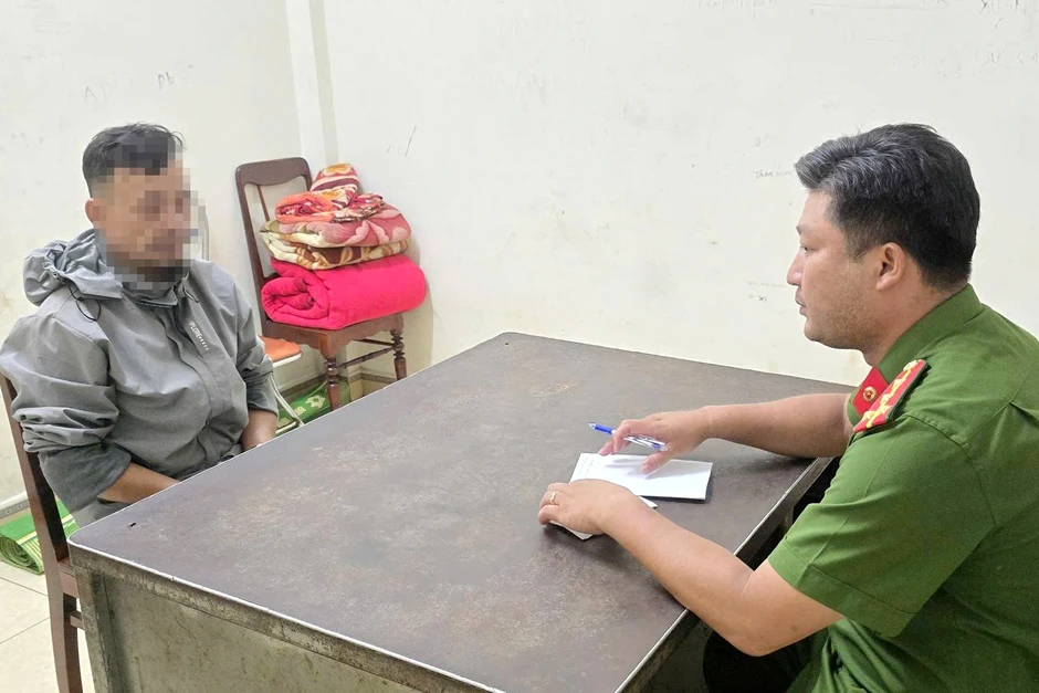 Vụ chặn đầu ô tô thách "biết bố tao là ai không": Do buồn chuyện vợ bỏ đi Vụ chặn đầu ô tô thách "biết bố tao là ai không": Do buồn chuyện vợ bỏ đi