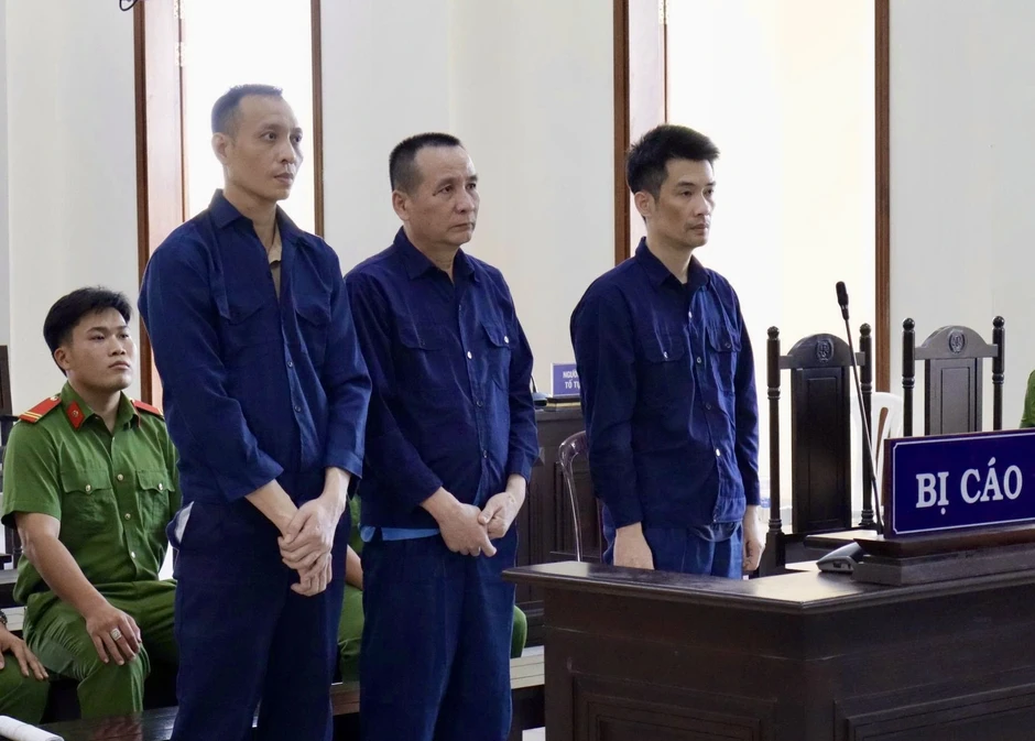 Vụ chiếm đoạt tiền, tặng quà nguyên lãnh đạo Cần Thơ: 4 bị cáo được giảm án Vụ chiếm đoạt tiền, tặng quà nguyên lãnh đạo Cần Thơ: 4 bị cáo được giảm án