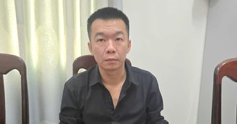 Vụ cướp 1,5 tỉ bằng chiêu lừa 'đá thiên thạch': Nghi phạm trốn sang Campuchia ra đầu thú