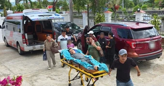 Vụ đánh người đến tàn phế 2 năm trước: Bị hại nằm băng ca đến tòa