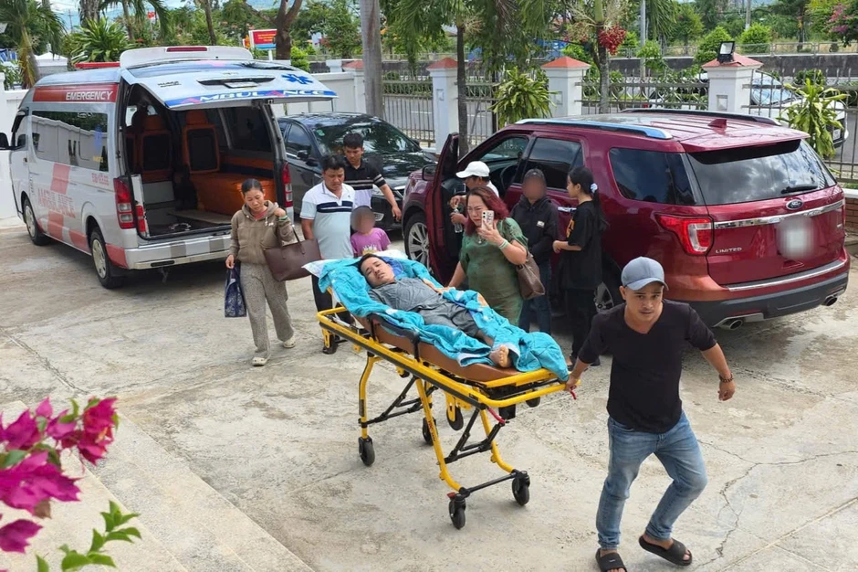 Vụ đánh người đến tàn phế 2 năm trước: Bị hại nằm băng ca đến tòa Vụ đánh người đến tàn phế 2 năm trước: Bị hại nằm băng ca đến tòa