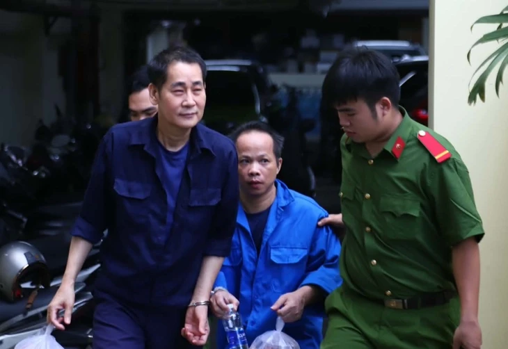 Vụ đạo diễn Lê Minh tạt sơn nhà con nợ: 'Tức tối dồn nén trong mấy năm chứ không nhằm đòi nợ' Vụ đạo diễn Lê Minh tạt sơn nhà con nợ: 'Tức tối dồn nén trong mấy năm chứ không nhằm đòi nợ'