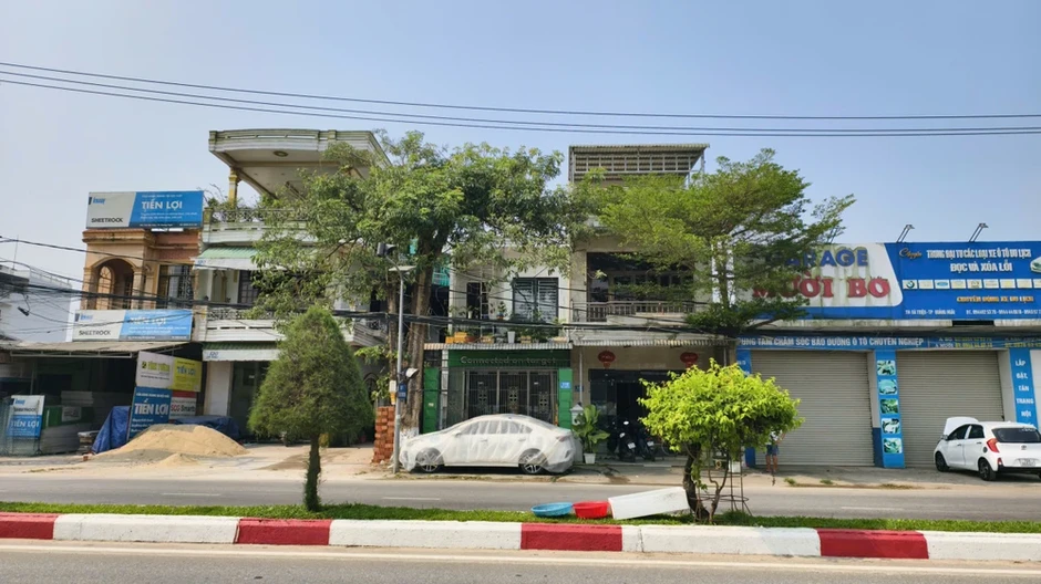 Vụ đi làm về thấy nhà bị chiếm ở Quảng Ngãi: Vì sao căn nhà chỉ có giá 2,3 tỉ đồng? Vụ đi làm về thấy nhà bị chiếm ở Quảng Ngãi: Vì sao căn nhà chỉ có giá 2,3 tỉ đồng?