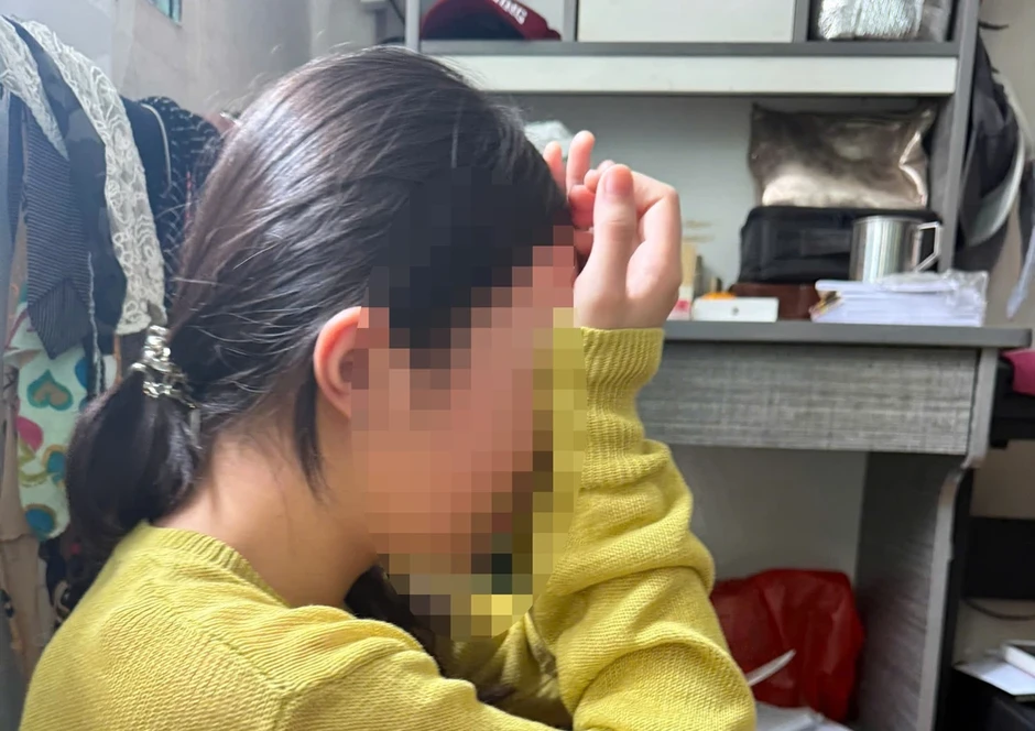 Vụ giấy mời bé gái 14 tuổi: Công an phường Bàn Cờ khẳng định luôn có người giám hộ khi làm việc Vụ giấy mời bé gái 14 tuổi: Công an phường Bàn Cờ khẳng định luôn có người giám hộ khi làm việc