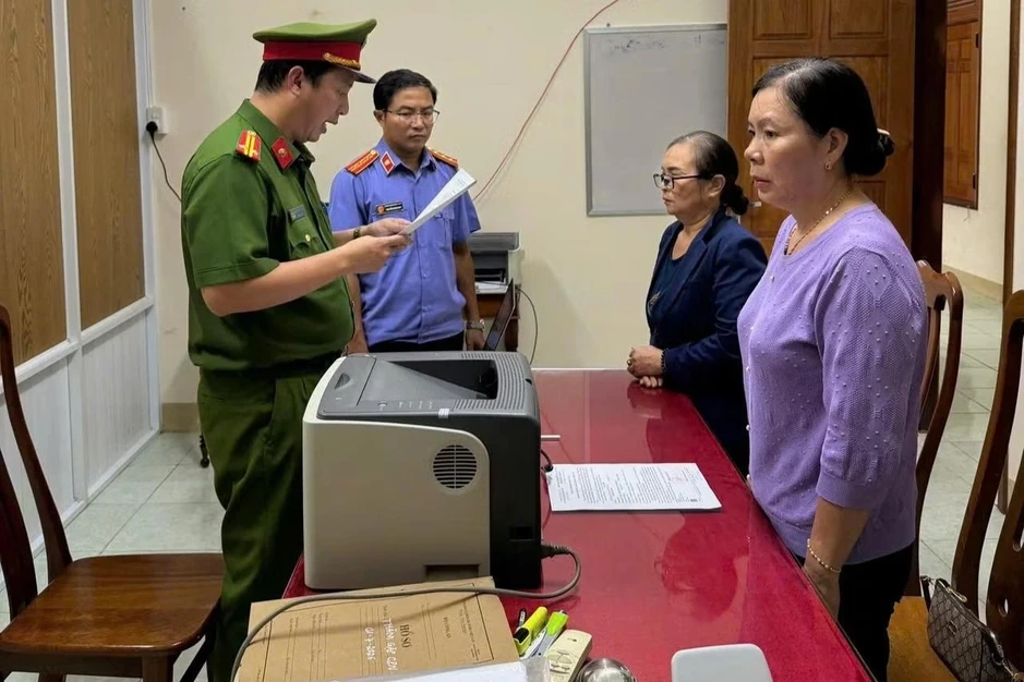Vụ hiệu trưởng lập hồ sơ khống rút 500 triệu: Khởi tố thêm 6 cựu giáo viên Vụ hiệu trưởng lập hồ sơ khống rút 500 triệu: Khởi tố thêm 6 cựu giáo viên