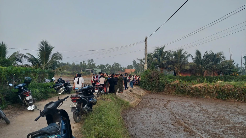 Vụ nghi có nhiều người trong gia đình tử vong ở Gia Lai: Người dân nghe tiếng nổ lớn trong nhà Vụ nghi có nhiều người trong gia đình tử vong ở Gia Lai: Người dân nghe tiếng nổ lớn trong nhà