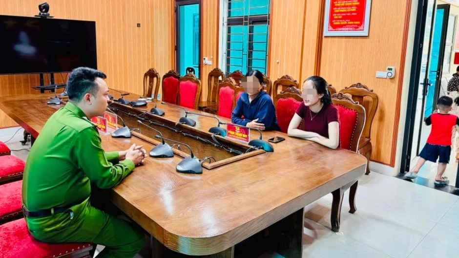Vụ 'nhờ vớt xác 3 mẹ con trên sông Hồng’: Dừng tìm kiếm vì 3 mẹ con còn sống Vụ 'nhờ vớt xác 3 mẹ con trên sông Hồng’: Dừng tìm kiếm vì 3 mẹ con còn sống