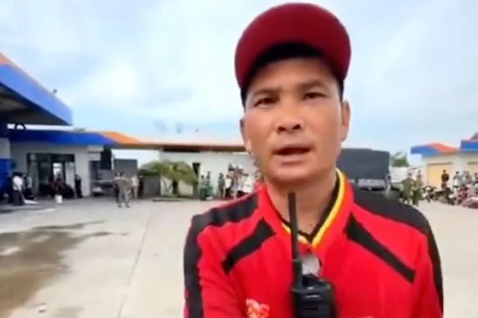 Vụ ô tô cháy tại cây xăng: Những người cứu hộ không biết có người trong xe Vụ ô tô cháy tại cây xăng: Những người cứu hộ không biết có người trong xe