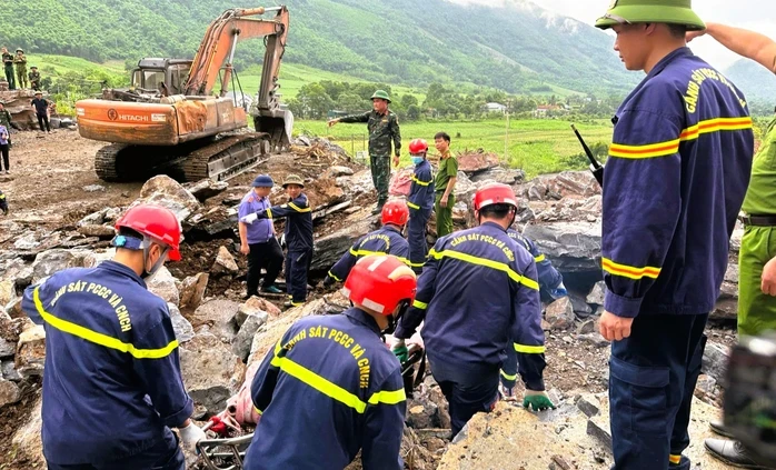 Vụ sập mỏ đá khiến 3 người tử vong: Lời khai ban đầu của giám đốc tại cơ quan công an