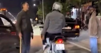 Vụ tài xế ô tô cầm gậy dọa người khác: Triệu tập giám đốc công ty xây dựng