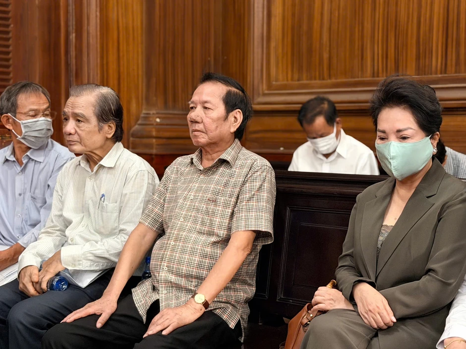 Vụ 'thâu tóm' khu đất 39-39B Bến Vân Đồn: Bà Nguyễn Thị Như Loan được hưởng án treo Vụ 'thâu tóm' khu đất 39-39B Bến Vân Đồn: Bà Nguyễn Thị Như Loan được hưởng án treo