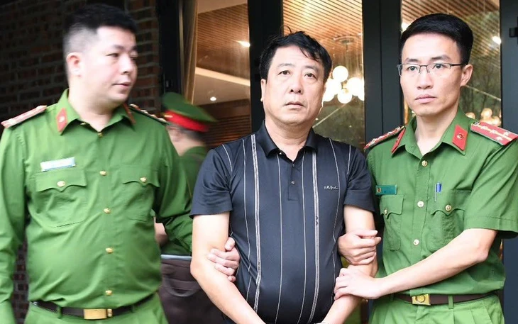 Vụ 'xã hội đen' núp bóng doanh nghiệp ở Phú Thọ: Bắt giữ nguyên Phó chủ tịch UBND thành phố Phúc Yên Vụ 'xã hội đen' núp bóng doanh nghiệp ở Phú Thọ: Bắt giữ nguyên Phó chủ tịch UBND thành phố Phúc Yên