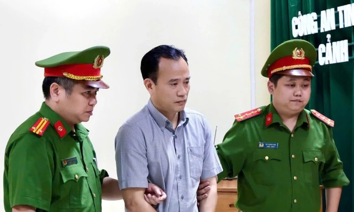 Vụ 'xã hội đen' núp bóng doanh nghiệp ở Phú Thọ: Khởi tố nhiều giám đốc, cán bộ, nguyên cán bộ Vụ 'xã hội đen' núp bóng doanh nghiệp ở Phú Thọ: Khởi tố nhiều giám đốc, cán bộ, nguyên cán bộ