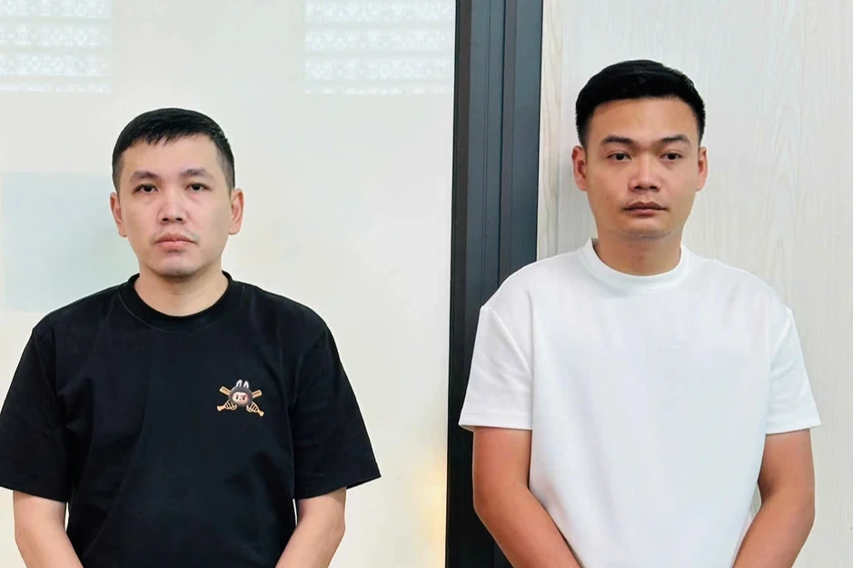 Vụ xe cứu thương chở bệnh nhân 16km hết hơn 9 triệu đồng: Khởi tố 2 bị can Vụ xe cứu thương chở bệnh nhân 16km hết hơn 9 triệu đồng: Khởi tố 2 bị can
