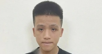 Vừa cướp điện thoại, nam thanh niên gặp ngay công an