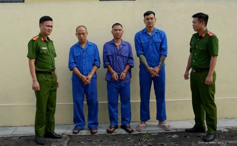 Vua Quạt, Khánh Sky và Hồ Văn Khoa bị khởi tố Vua Quạt, Khánh Sky và Hồ Văn Khoa bị khởi tố